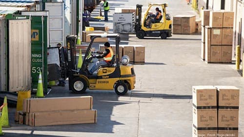 How Do Cross-Docking and Transloading Services Work?